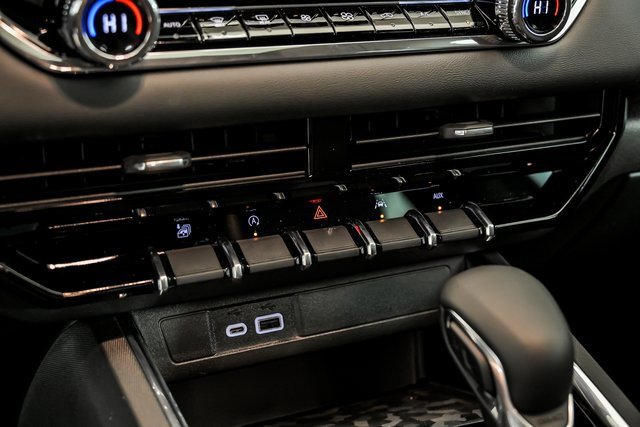 New 2026 GMC Canyon Elevation w/ Convenience Package image 16