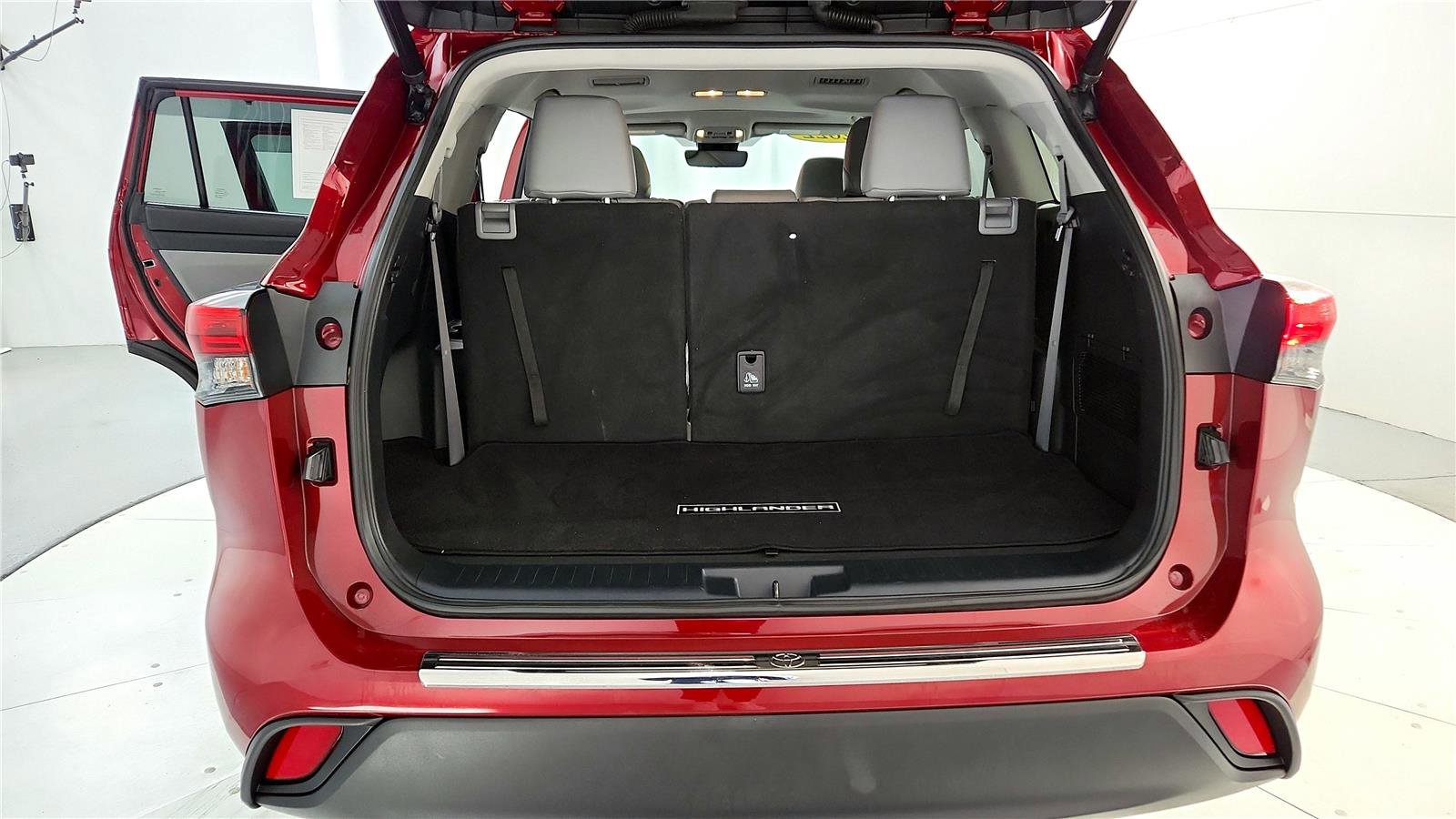 Certified 2022 Toyota Highlander XLE image 20