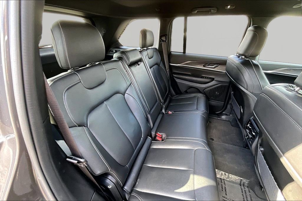 Used 2024 Jeep Grand Cherokee Limited image 28