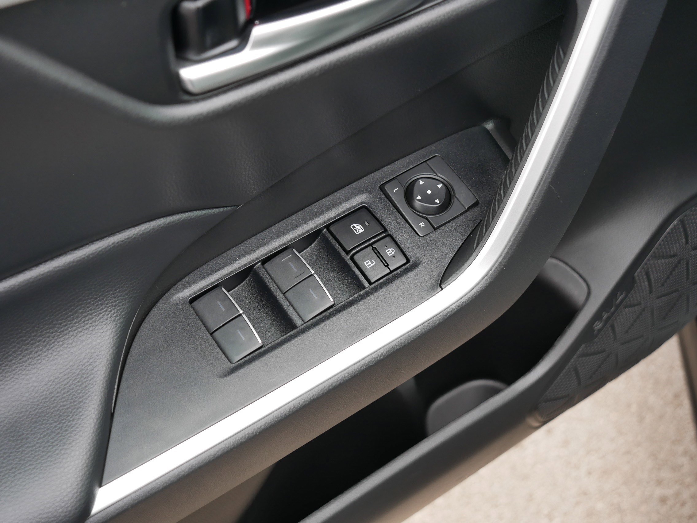 Used 2023 Toyota RAV4 XLE w/ Convenience Package image 19