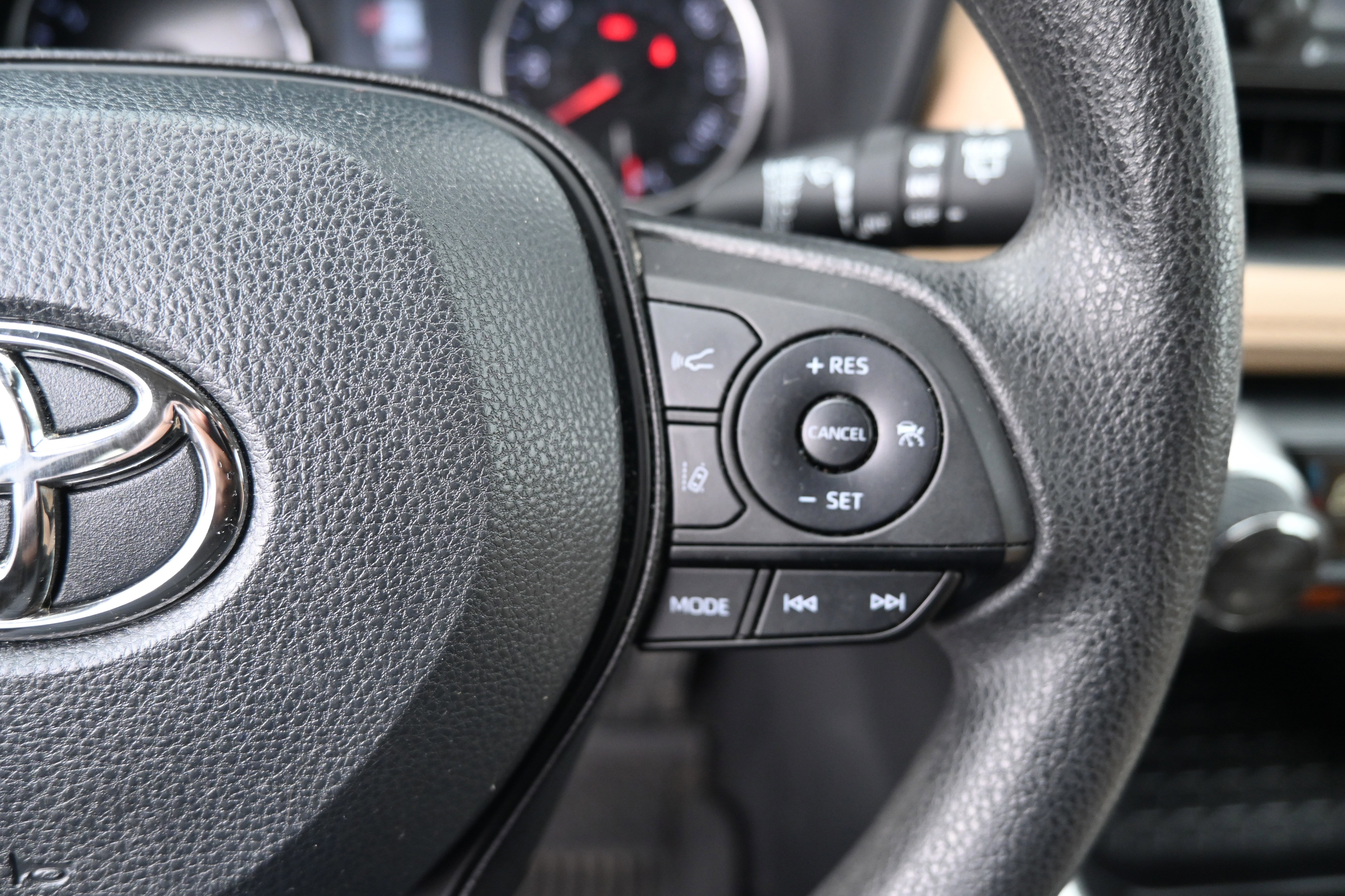 Used 2022 Toyota RAV4 XLE image 20