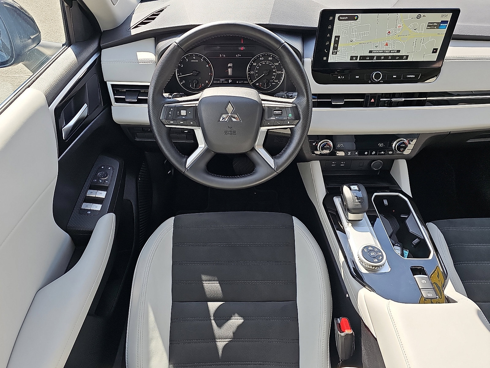 Used 2025 Mitsubishi Outlander SE AWD/4WD image 14