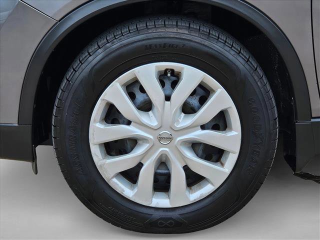 Used 2015 Nissan Rogue S FWD image 24