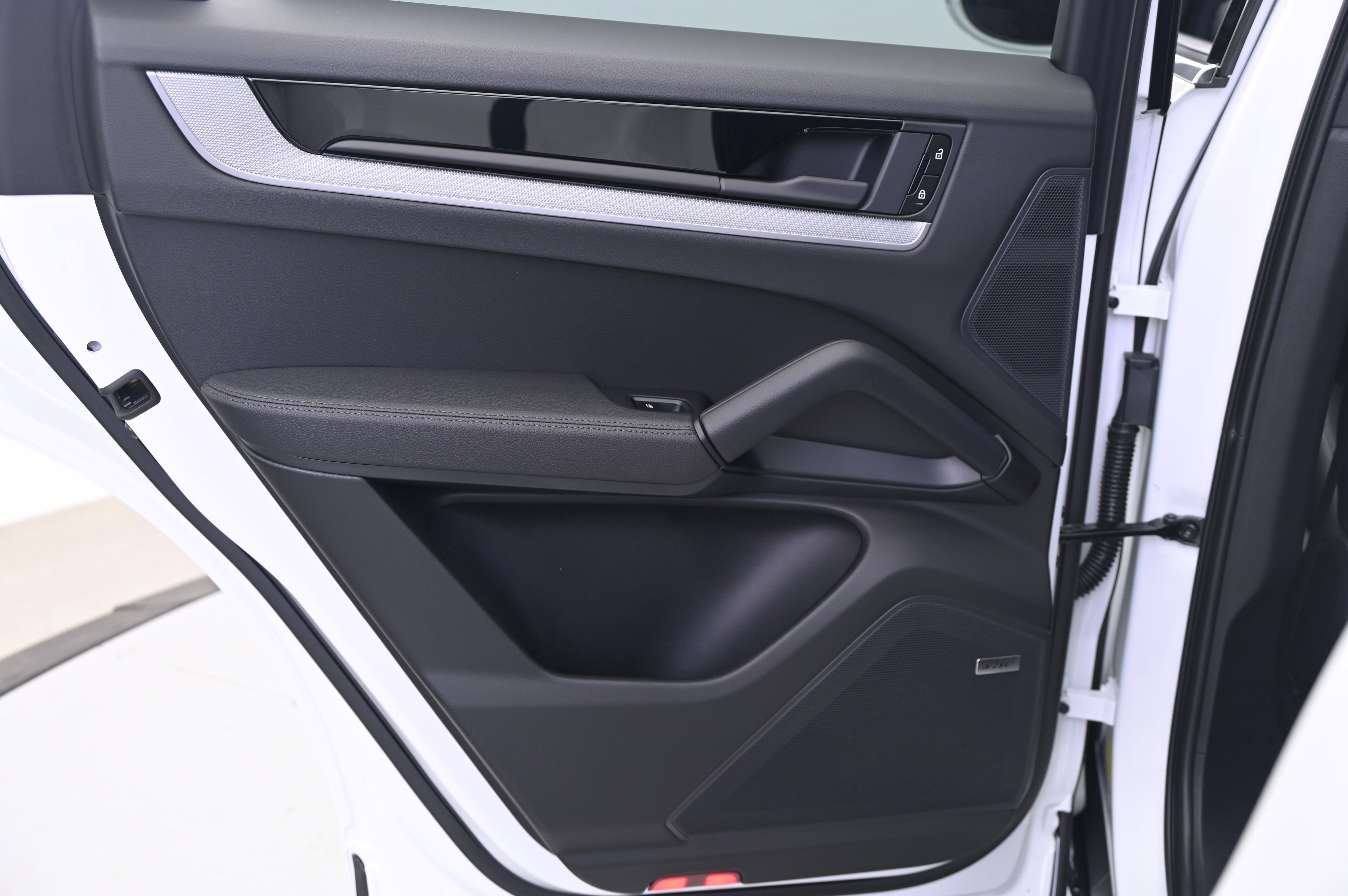 Certified 2025 Porsche Cayenne image 30