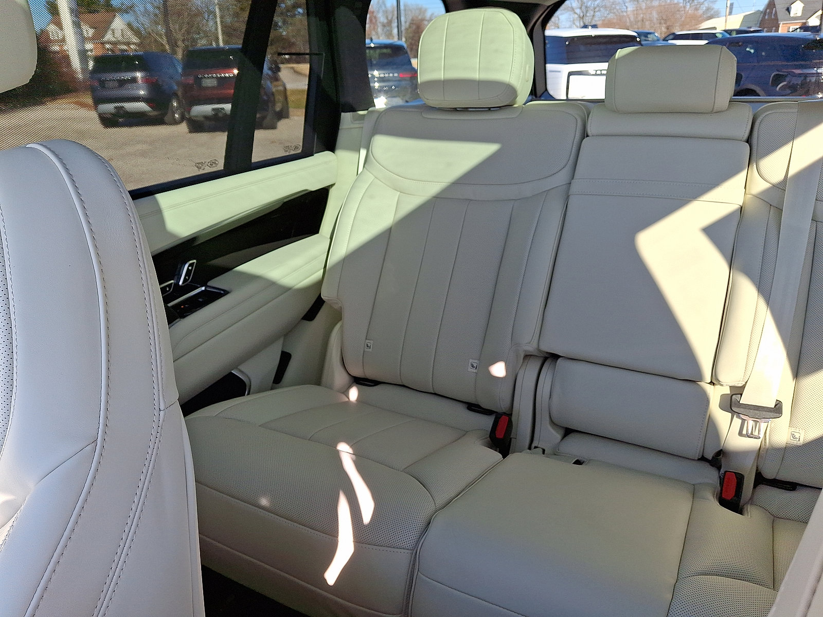 New 2026 Land Rover Range Rover Long Wheelbase SE image 14