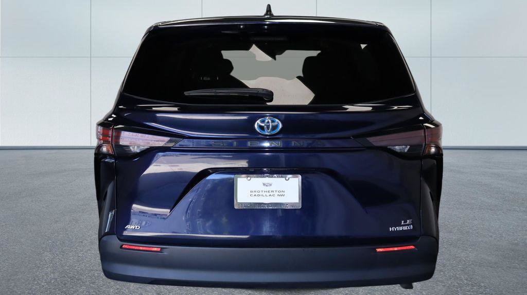 Used 2024 Toyota Sienna LE AWD/4WD image 16