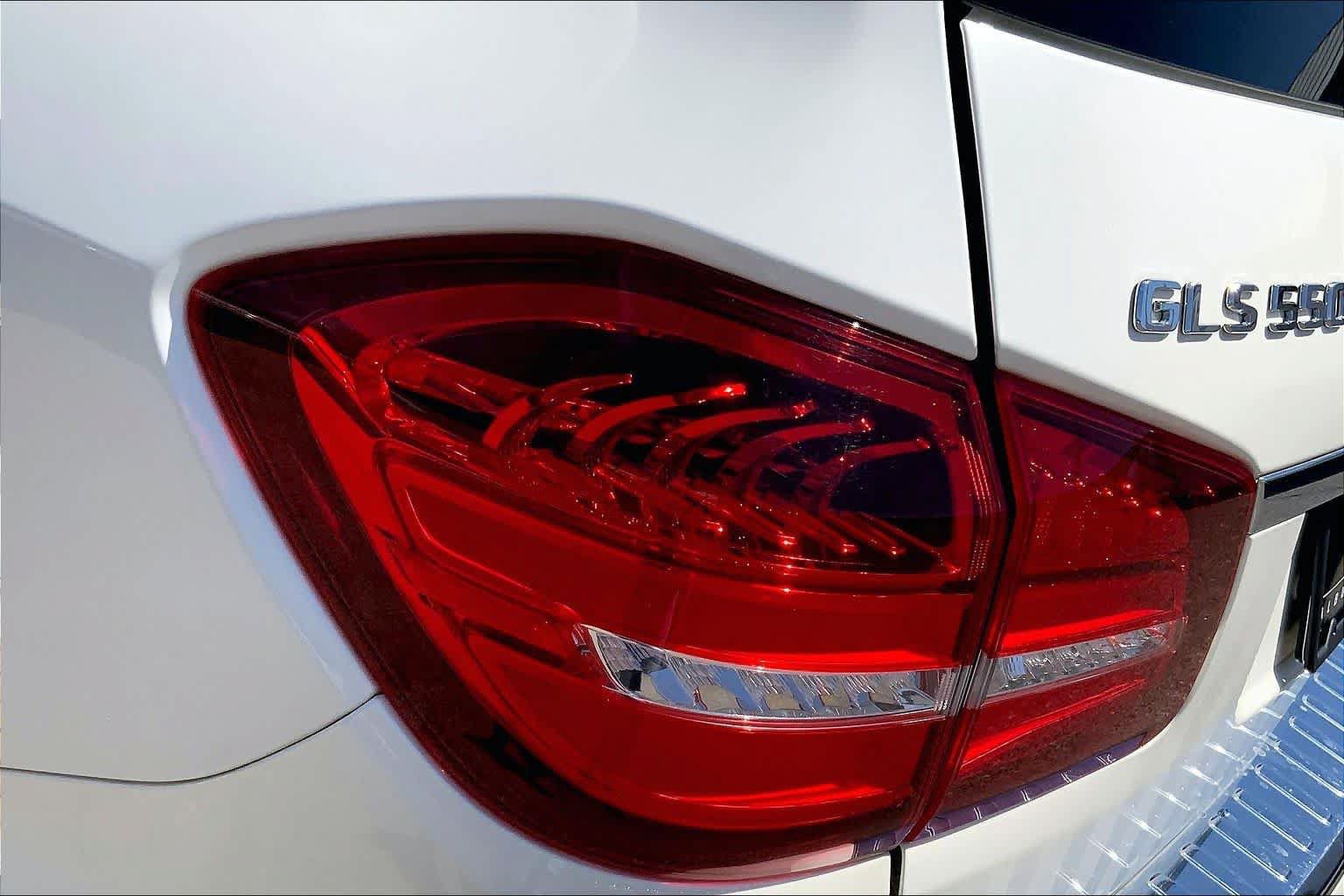 Used 2018 Mercedes-Benz GLS 550 4MATIC image 28