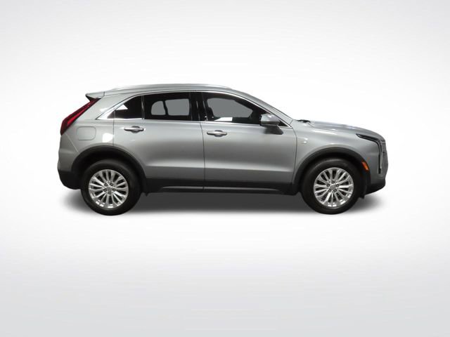 Used 2024 Cadillac XT4 Luxury w/ Cold Weather Package FWD image 6