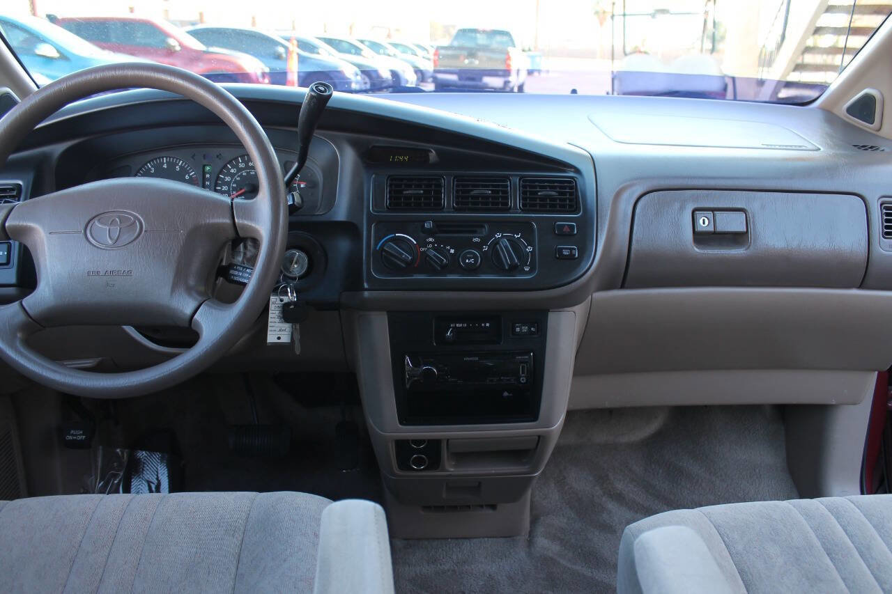 Used 1998 Toyota Sienna LE image 38