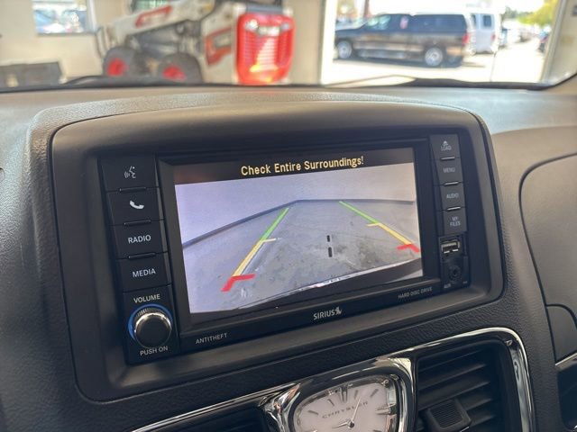 Used 2014 Chrysler Town & Country Touring-L FWD image 41