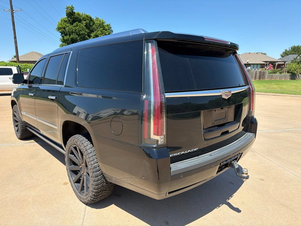 Used 2020 Cadillac Escalade ESV Platinum AWD/4WD image 3
