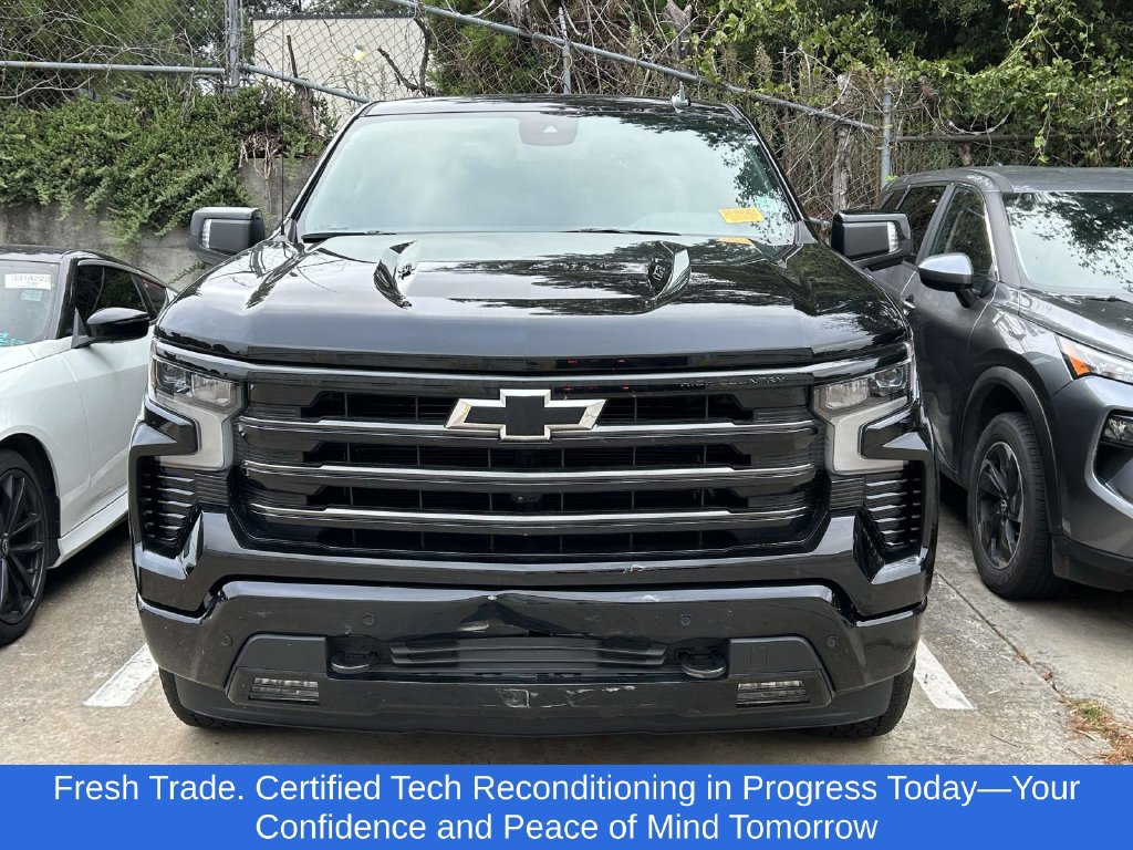 Used 2025 Chevrolet Silverado 1500 High Country w/ Midnight Edition AWD/4WD image 2