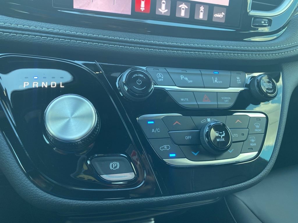 New 2026 Chrysler Pacifica Select FWD image 25
