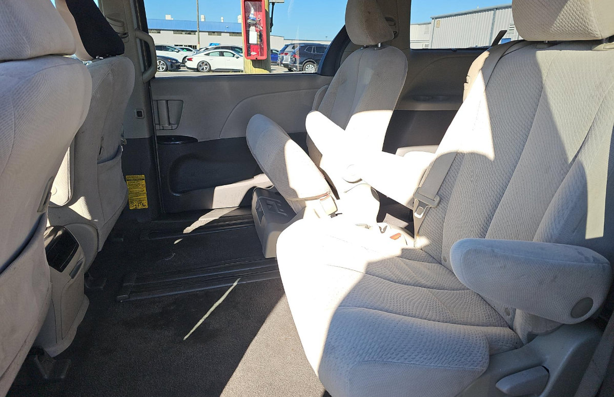 Used 2011 Toyota Sienna LE image 12