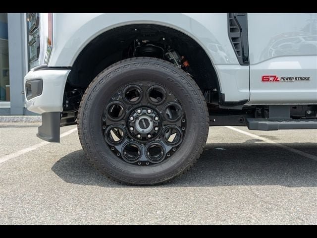 New 2026 Ford F250 Lariat w/ Black Appearance Package AWD/4WD image 9
