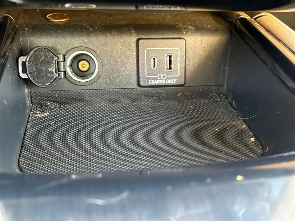 Used 2020 Nissan Pathfinder SV image 21