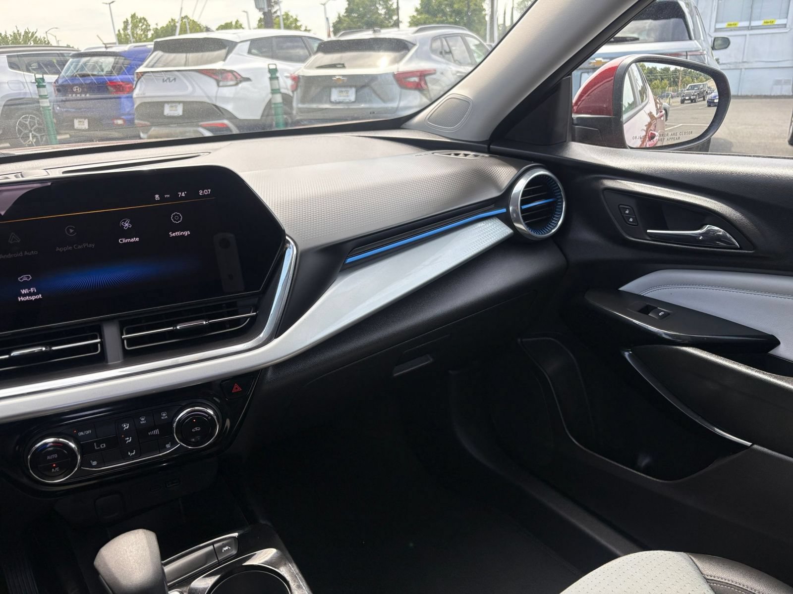 Used 2025 Chevrolet Trax LT w/ LT Convenience Package FWD image 34