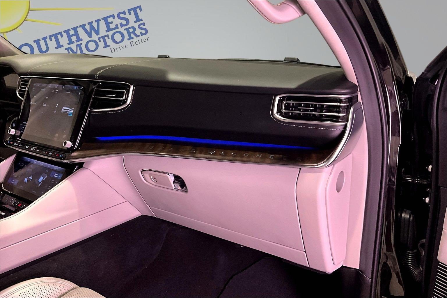 Used 2023 Jeep Grand Wagoneer Series II AWD/4WD image 27