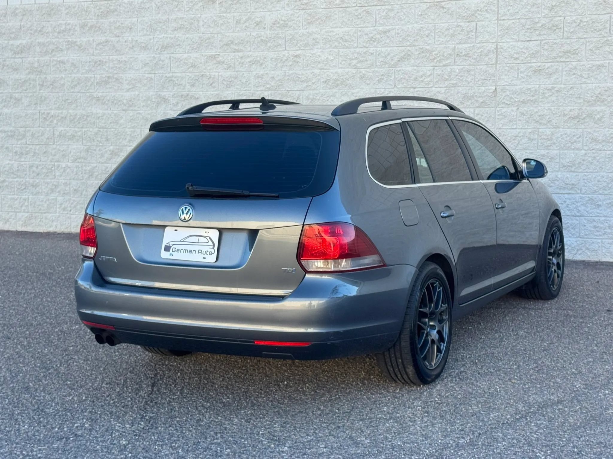 Used 2012 Volkswagen Jetta TDI FWD image 2