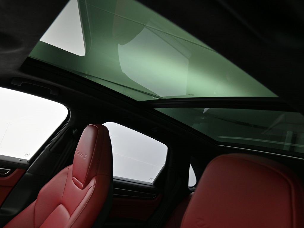 Used 2022 Porsche Cayenne Turbo S image 9