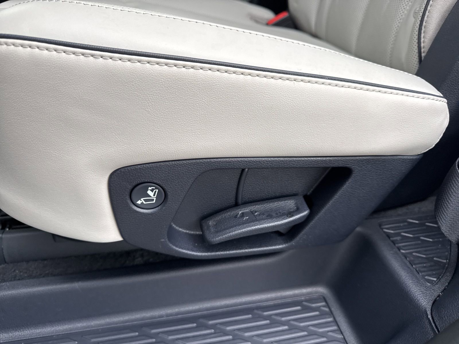 Used 2025 Hyundai Palisade Calligraphy image 18