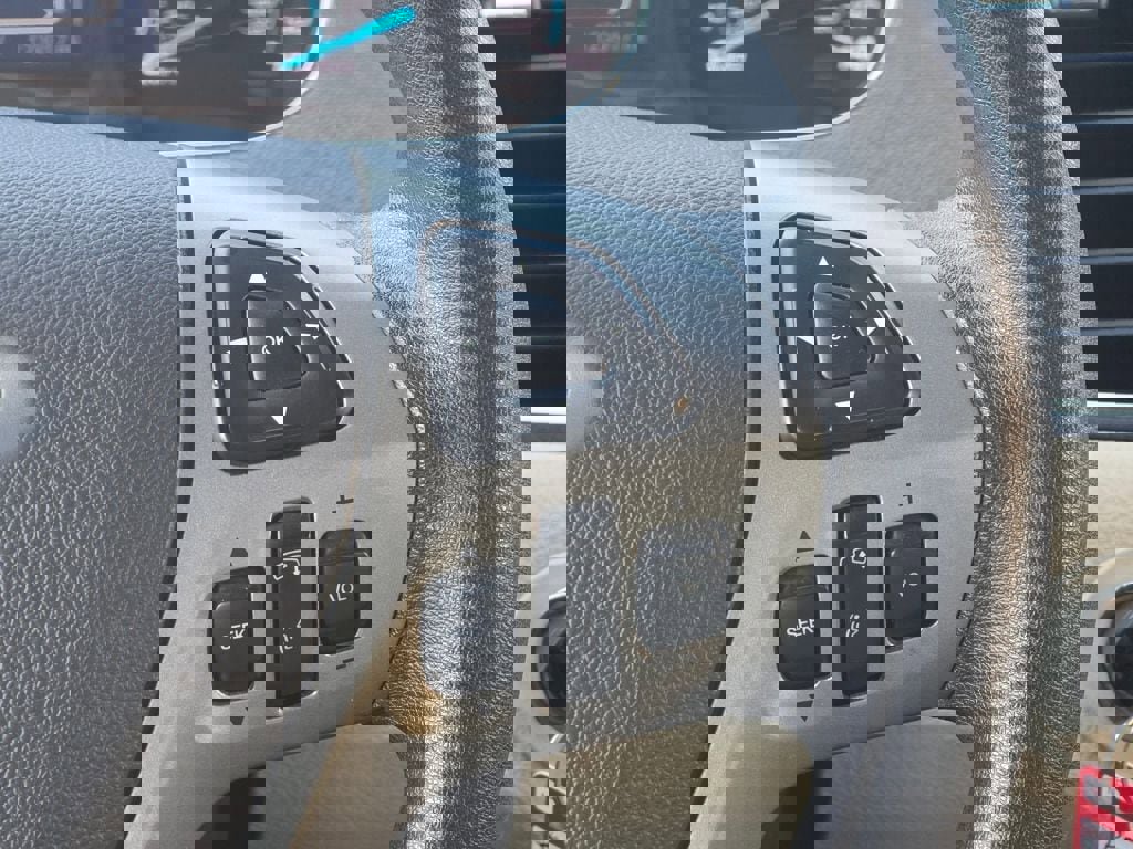 Used 2016 Ford Taurus SE image 17