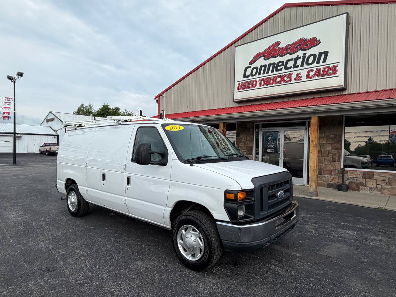 Used 2014 Ford E-150 and Econoline 150 RWD image 2