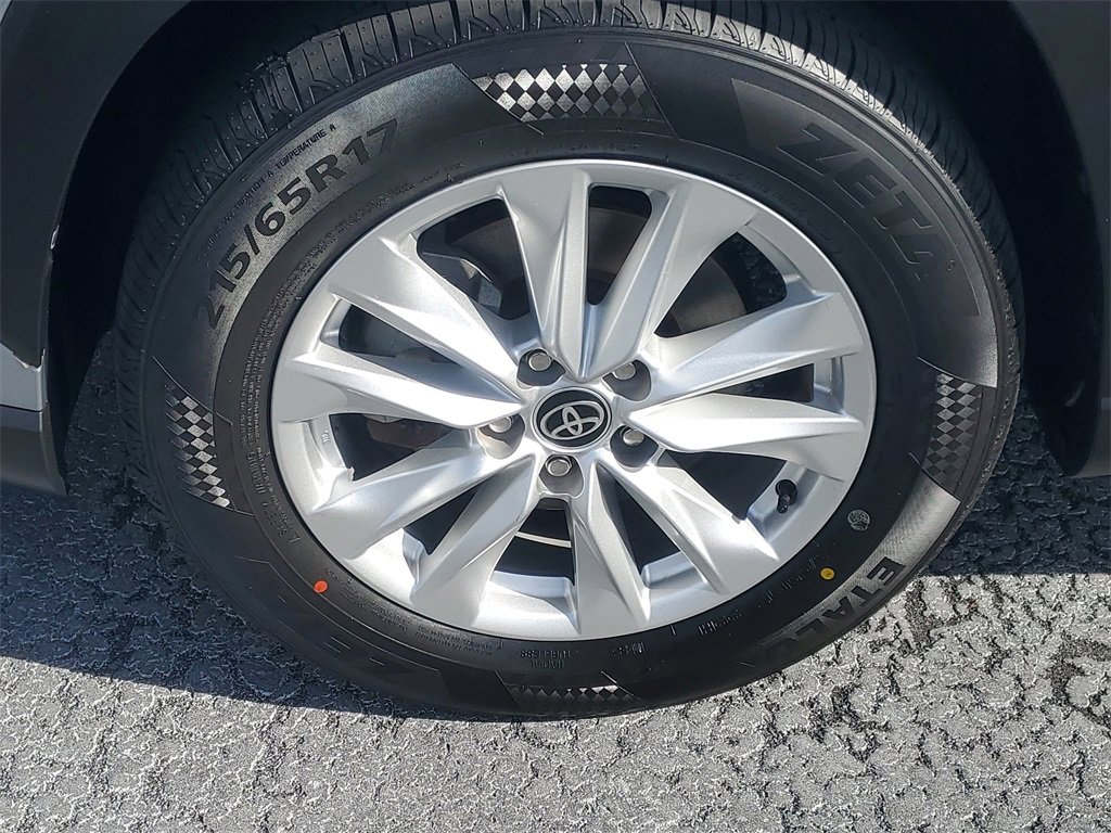 Used 2022 Toyota Corolla Cross LE image 4