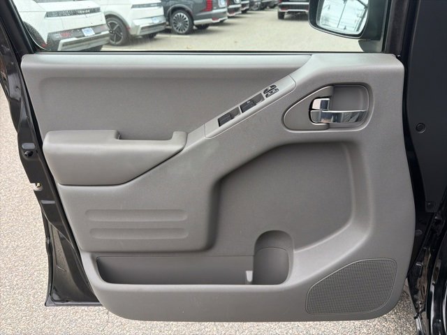 Used 2016 Nissan Frontier SV image 12