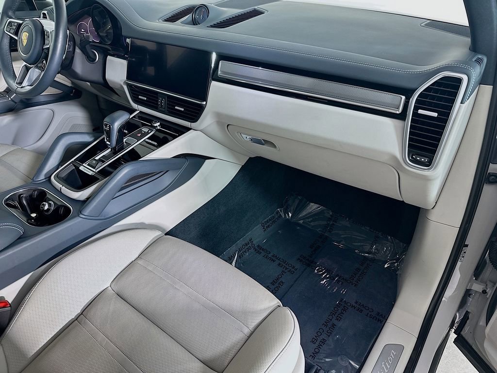 Certified 2023 Porsche Cayenne Platinum Edition image 31