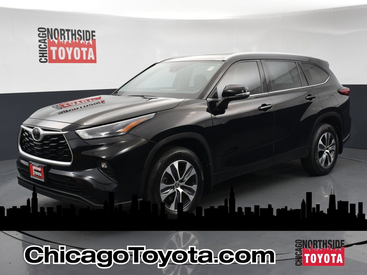 Used 2022 Toyota Highlander XLE AWD/4WD image 1