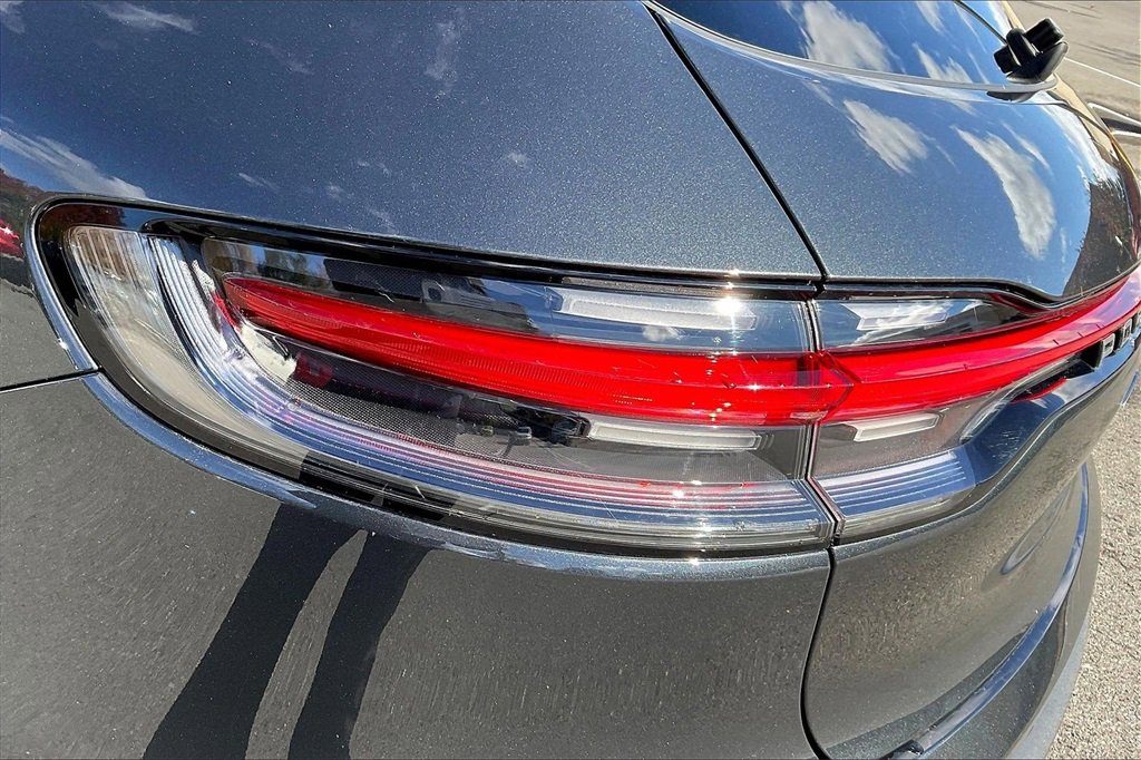 Used 2022 Porsche Macan Base image 23