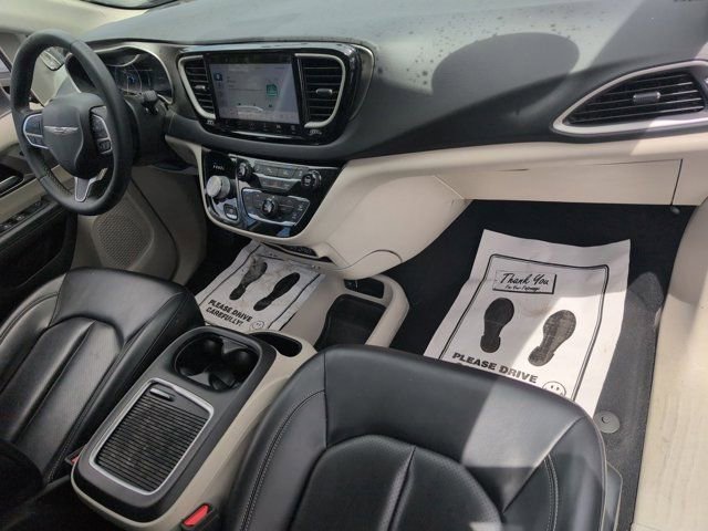 Used 2023 Chrysler Pacifica Touring-L image 31