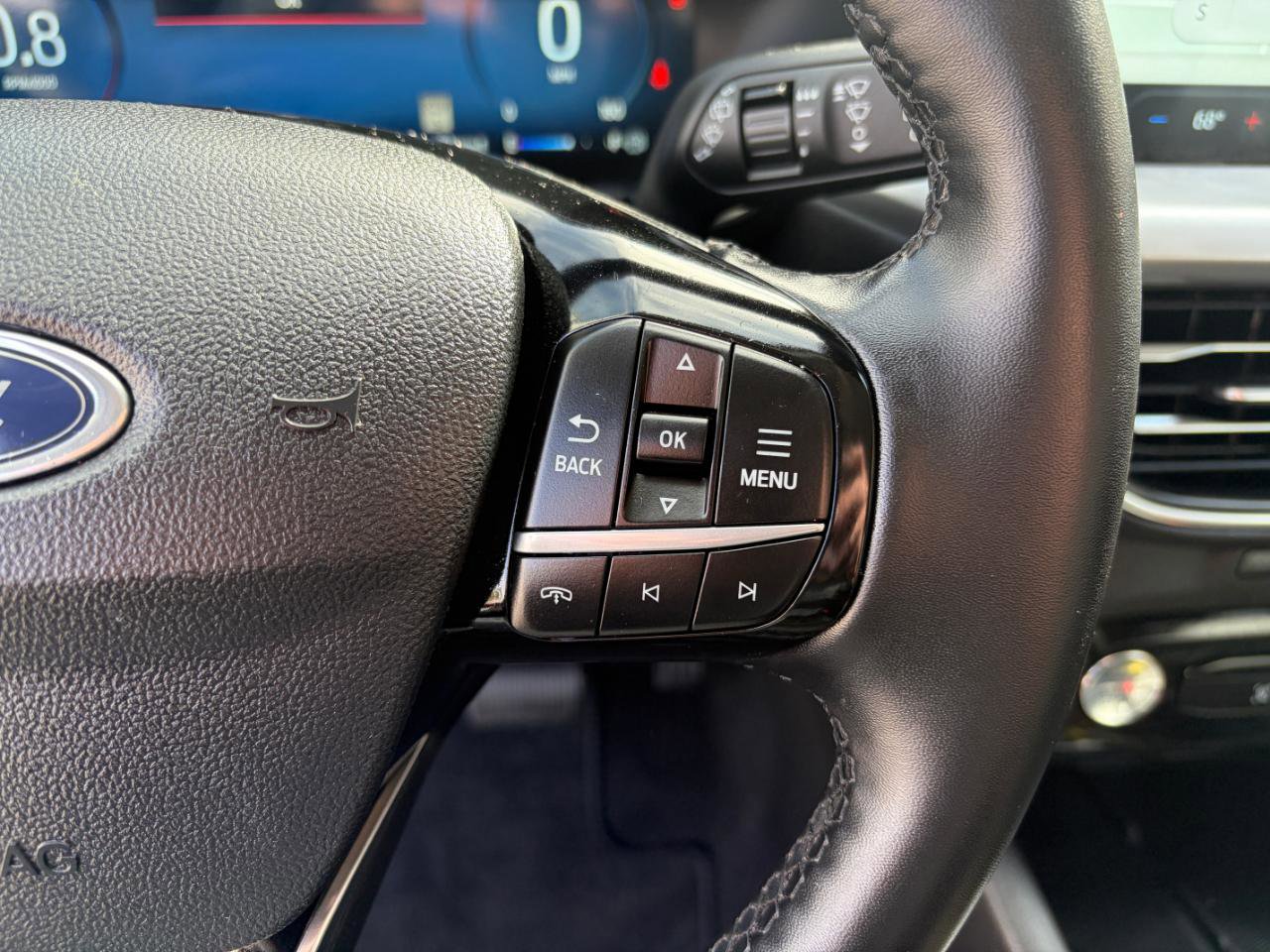 Used 2025 Ford Escape Platinum image 17