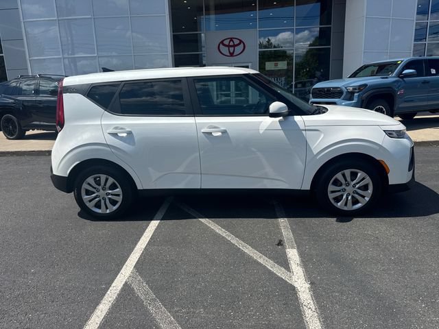 Used 2020 Kia Soul LX FWD image 2