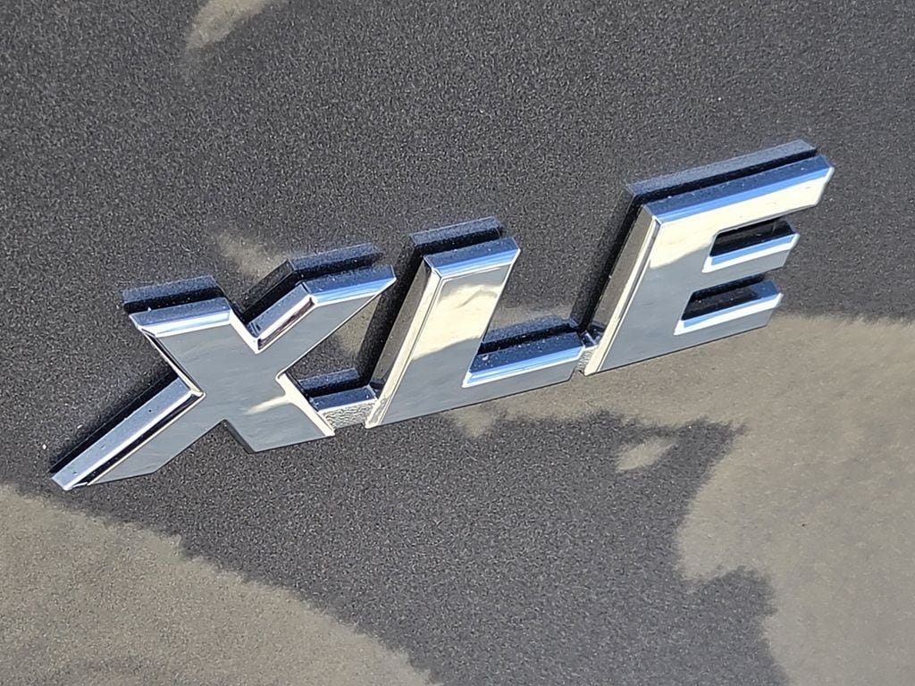 Used 2025 Toyota RAV4 XLE FWD image 11