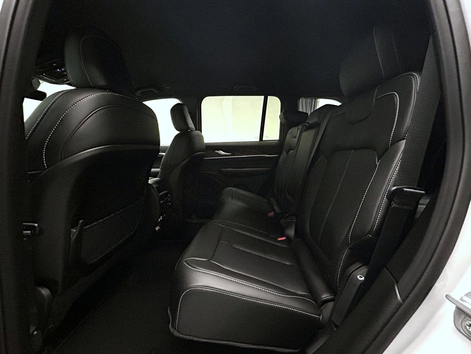 New 2025 Jeep Grand Cherokee Limited image 11