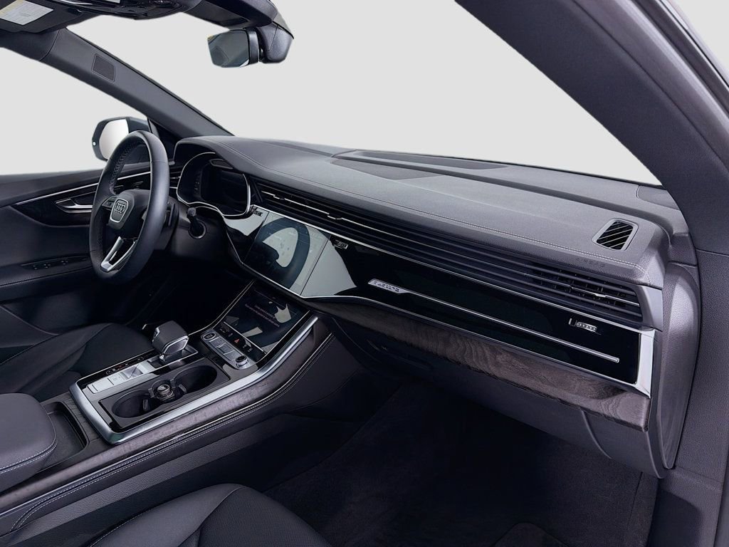 Used 2023 Audi Q8 Prestige image 32