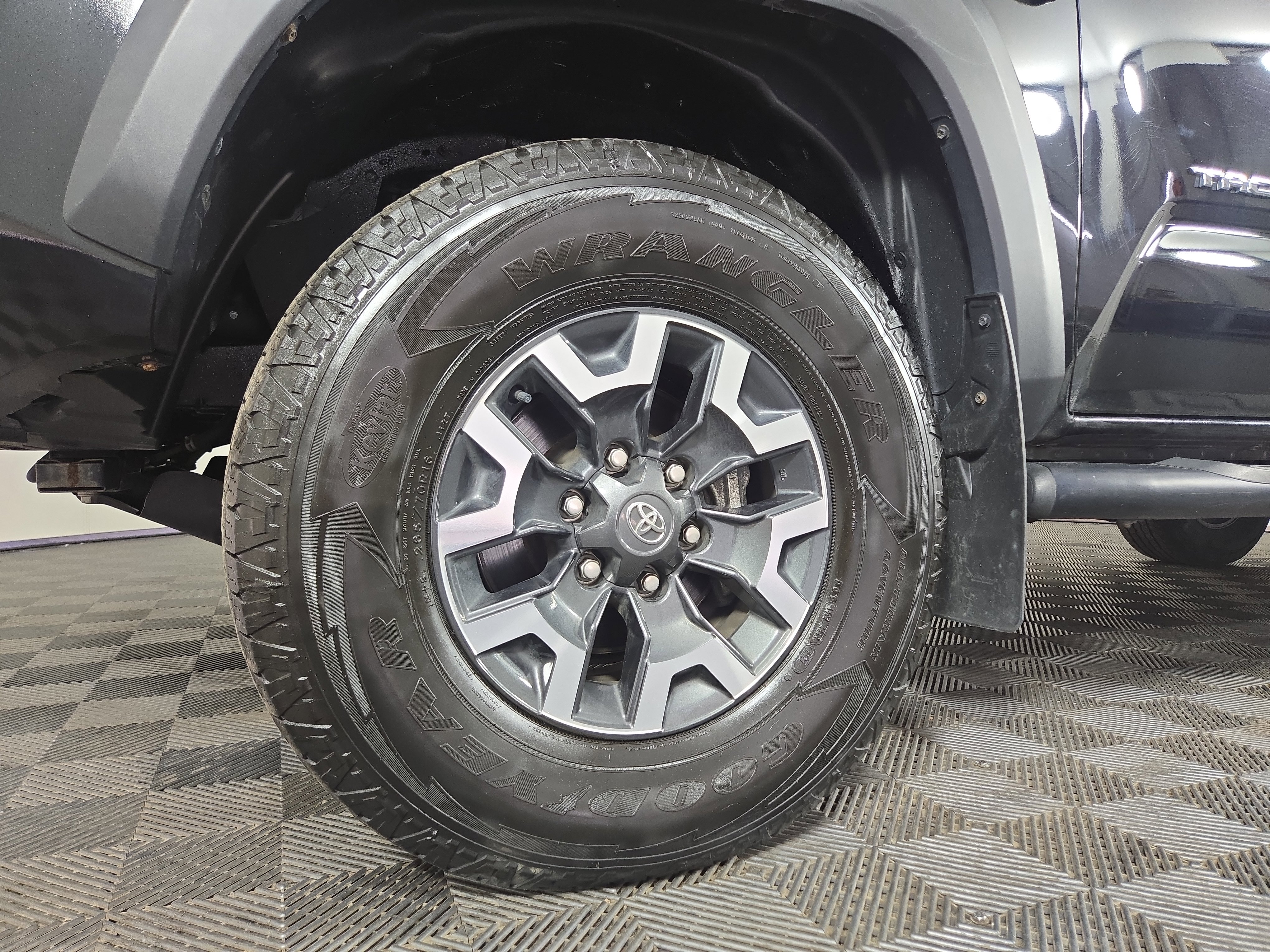Used 2021 Toyota Tacoma TRD Off-Road AWD/4WD image 31