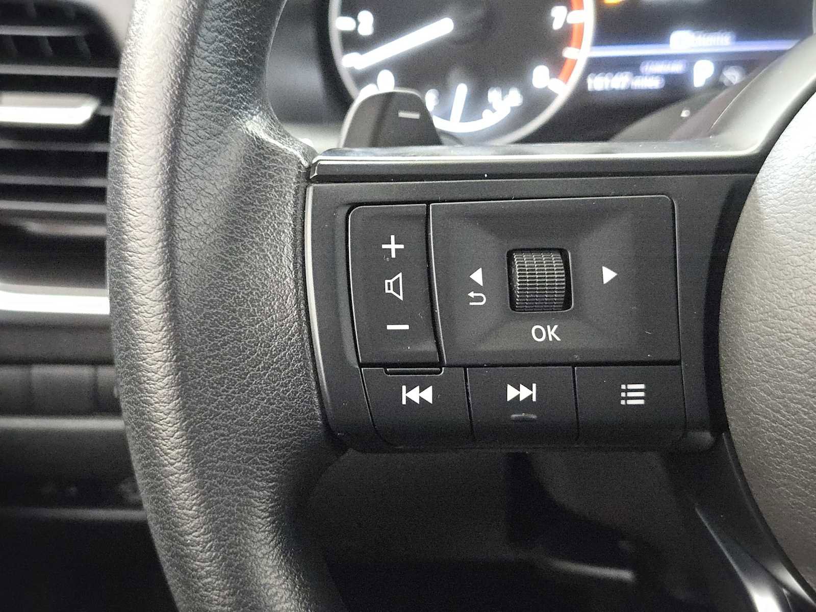 Used 2024 Nissan Rogue SV FWD image 25