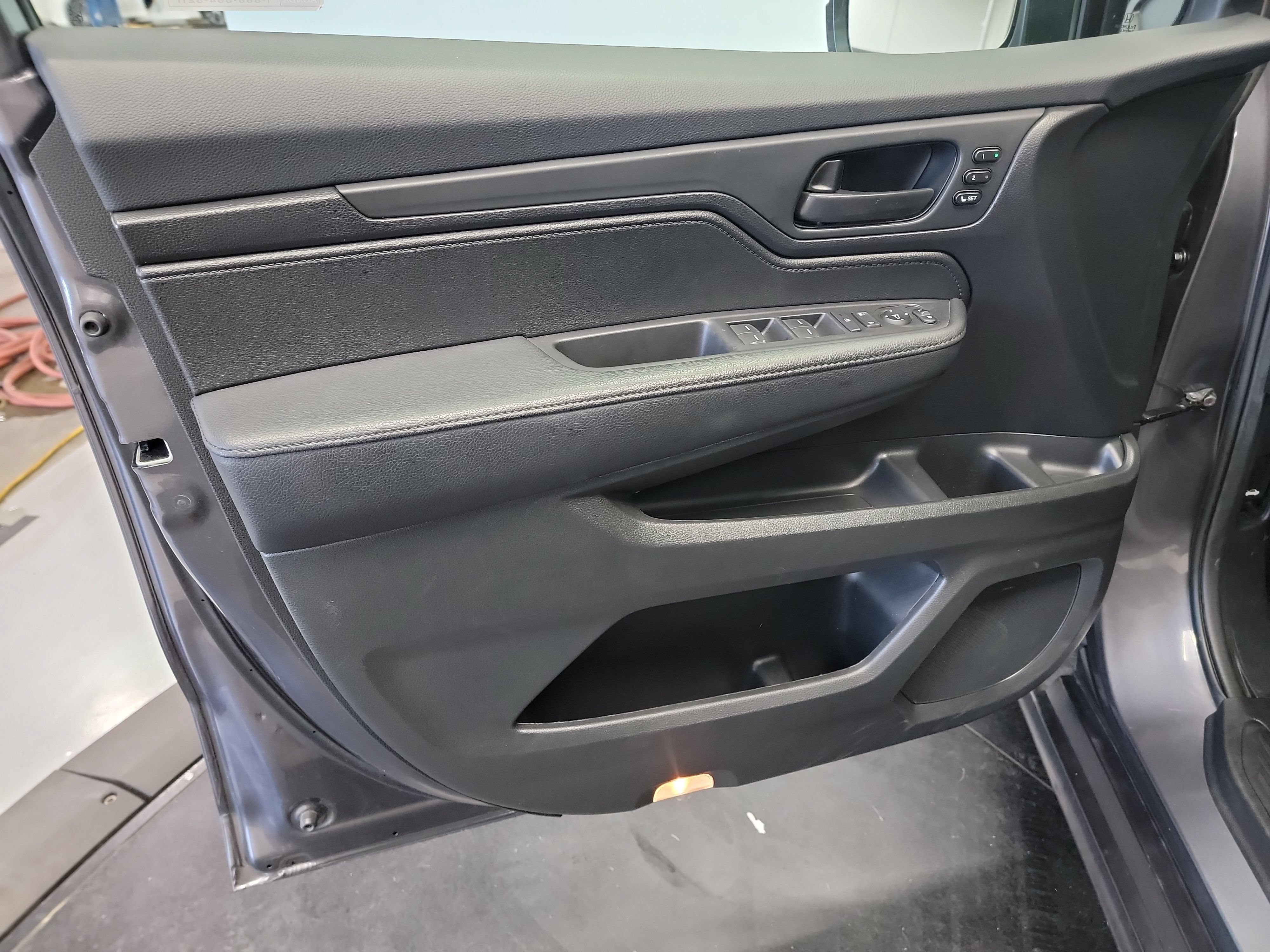 Used 2025 Honda Odyssey EX-L image 13