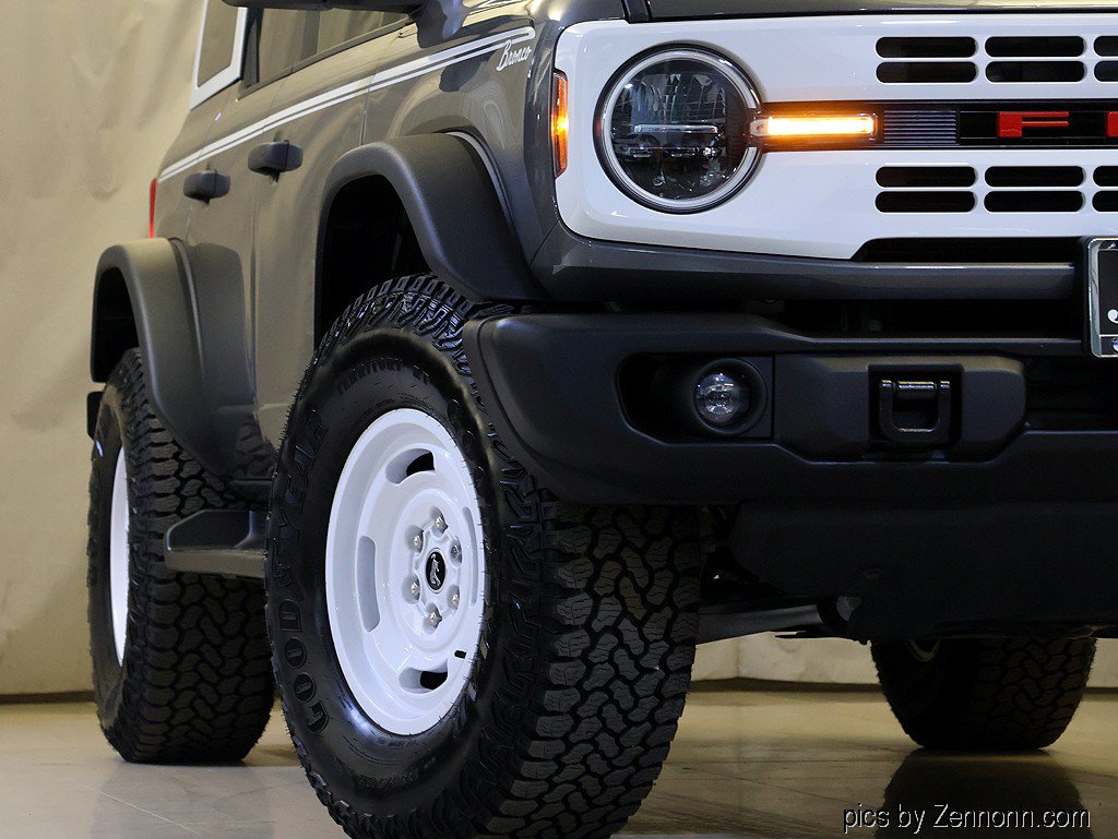Used 2025 Ford Bronco Heritage Edition AWD/4WD image 4