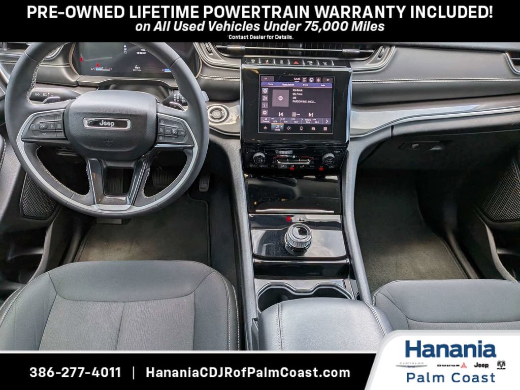 Used 2023 Jeep Grand Cherokee Laredo AWD/4WD image 14