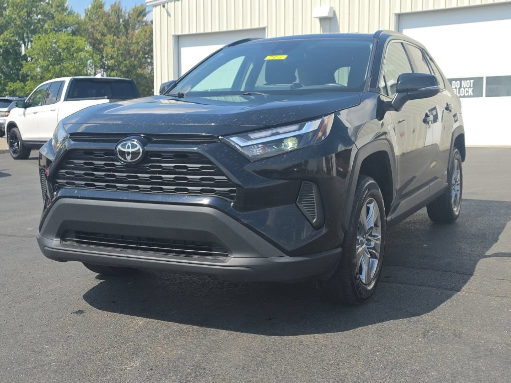 Used 2025 Toyota RAV4 XLE AWD/4WD image 3