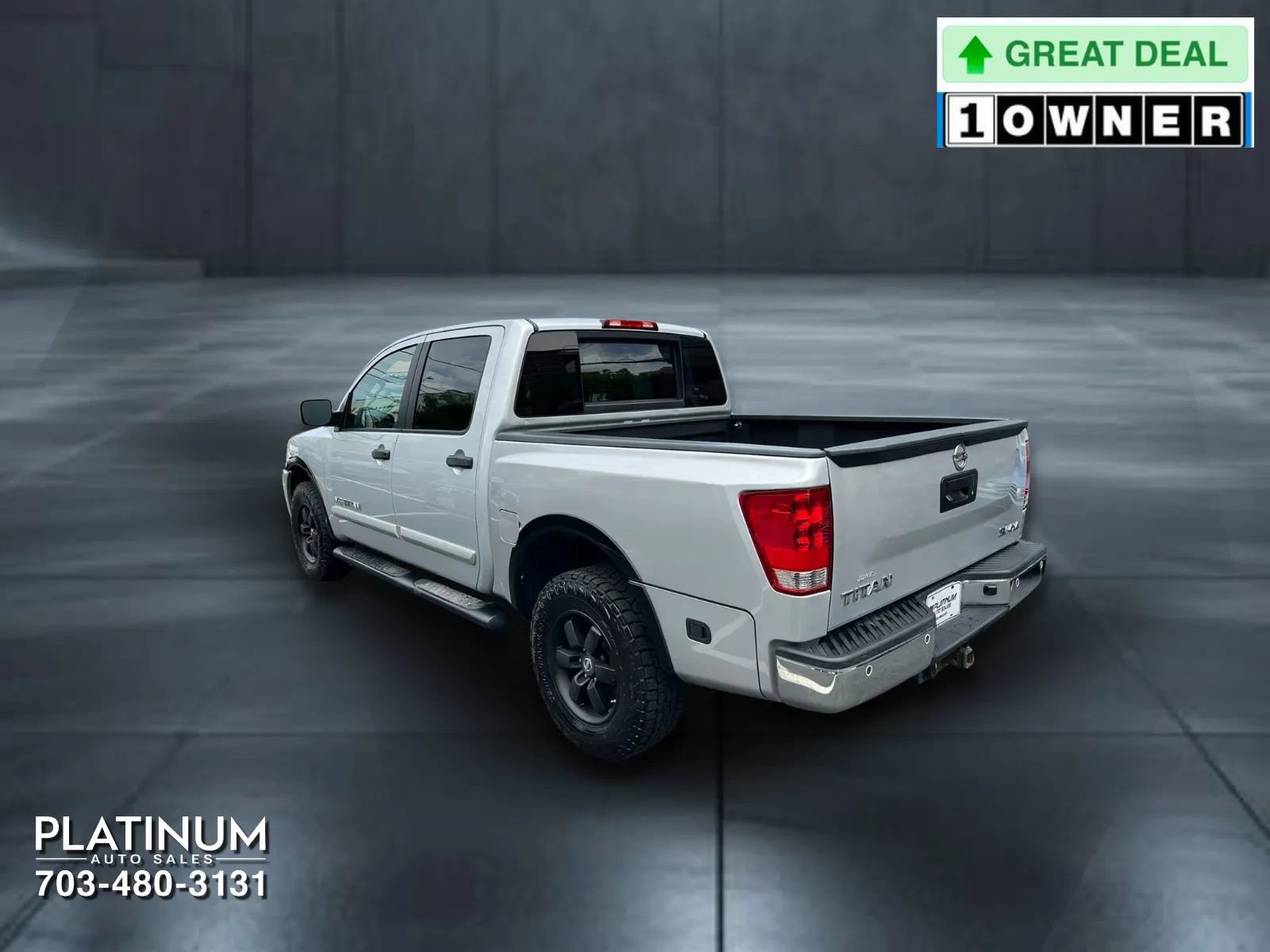 Used 2015 Nissan Titan SV w/ SV Value Truck Package AWD/4WD image 8