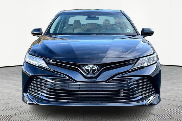 Used 2018 Toyota Camry LE image 2