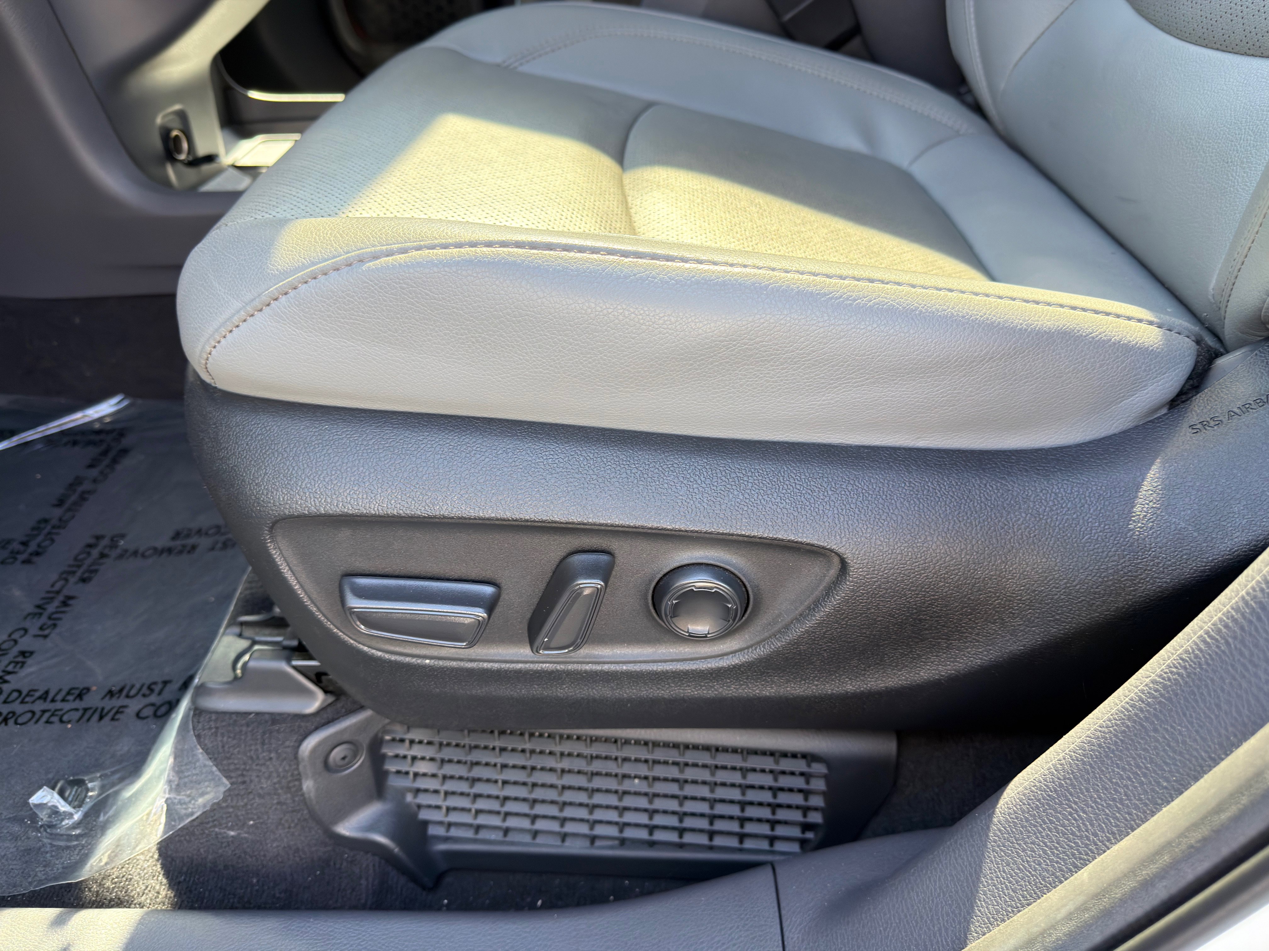 Used 2023 Toyota Sienna Limited image 29