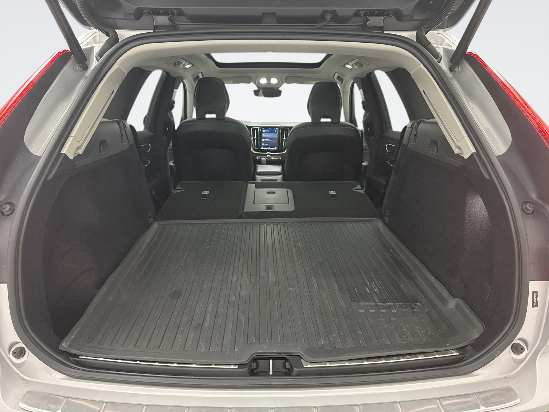 Used 2023 Volvo XC60 B5 Plus w/ Climate Package image 23