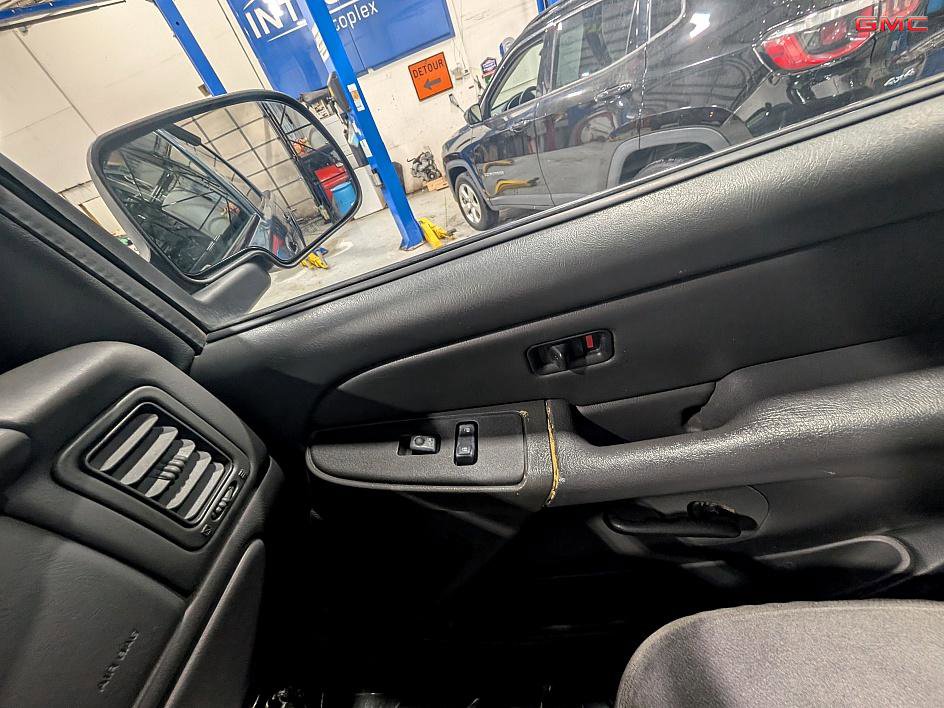 Used 2006 GMC Sierra 1500 SLE w/ Onstar Plus Package image 19