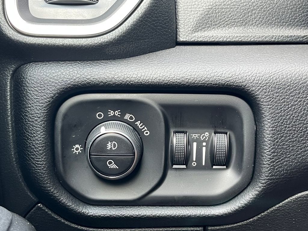 New 2026 RAM 1500 4x4 Crew Cab image 12